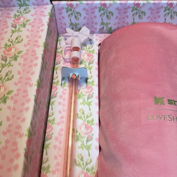 NEW WRAPPED The Stanley x LoveShackFancy Quencher | 40 OZ - Blooming Heirloom - Picture 3 of 5